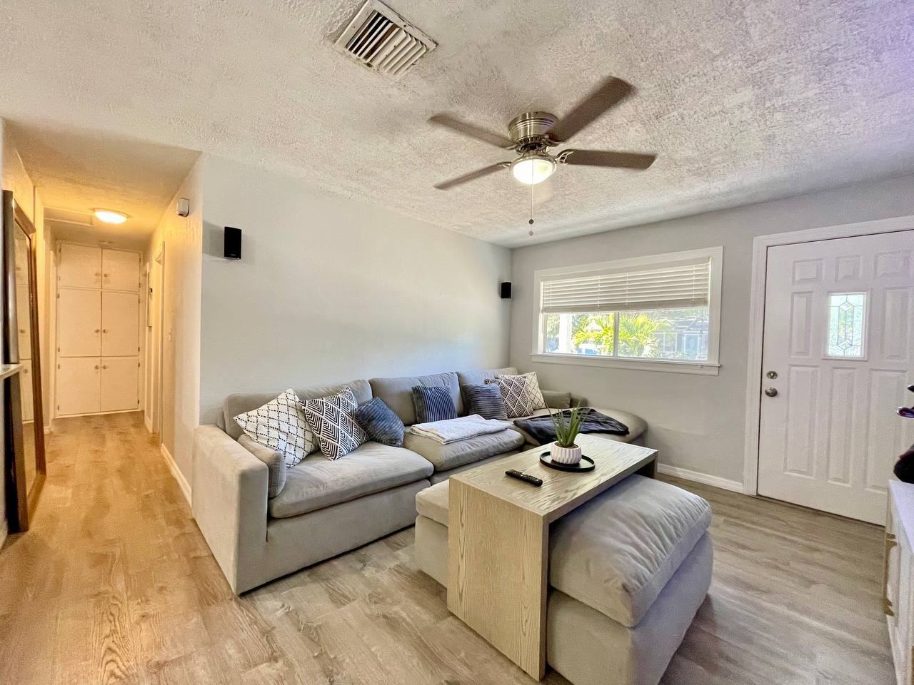 6851 12th St N - Photo 3 of 21