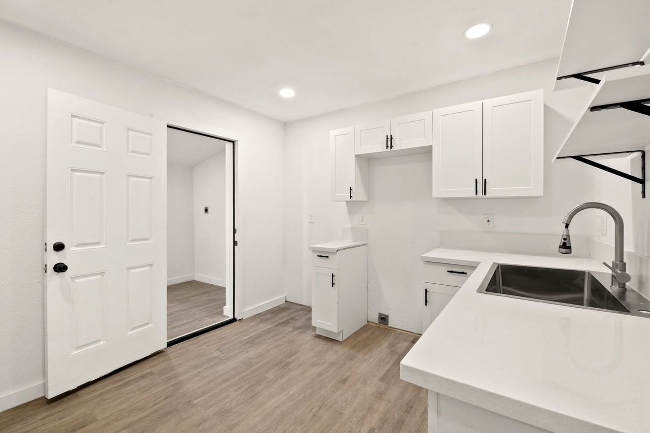 228 S Lazona Dr - Photo 7 of 15