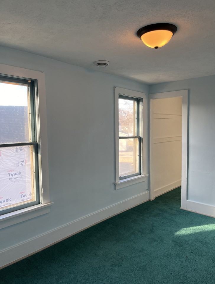 77 Irwin Ave - Photo 2 of 12