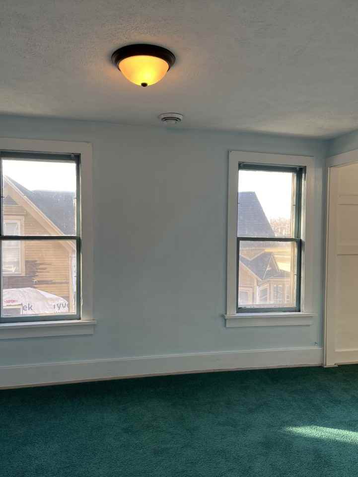 77 Irwin Ave - Photo 3 of 12