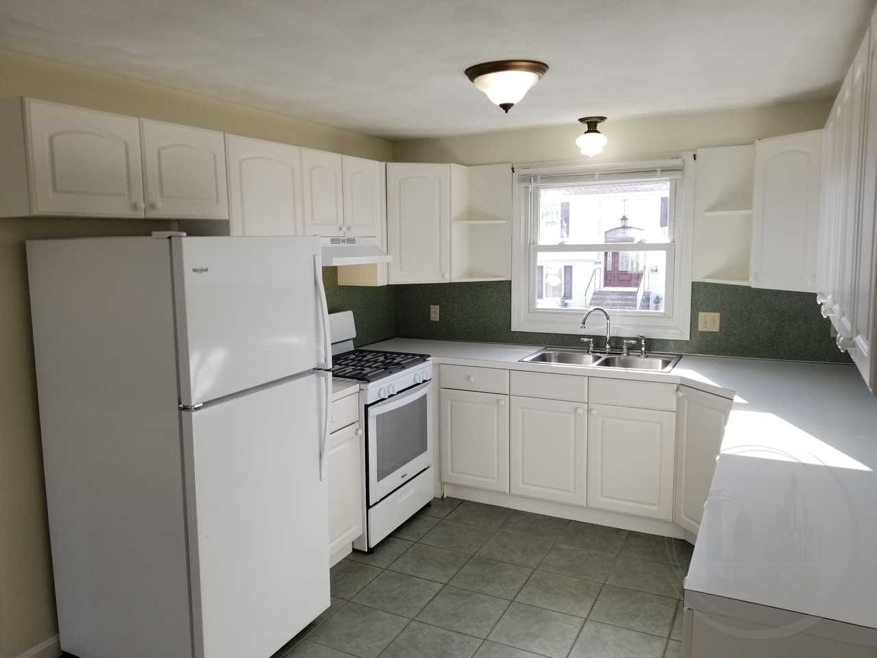 196 Quarry St - Photo 2 of 11