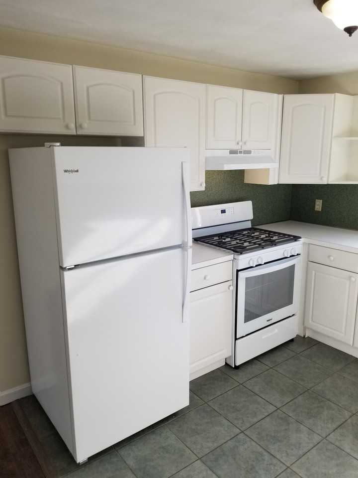 196 Quarry St - Photo 3 of 11