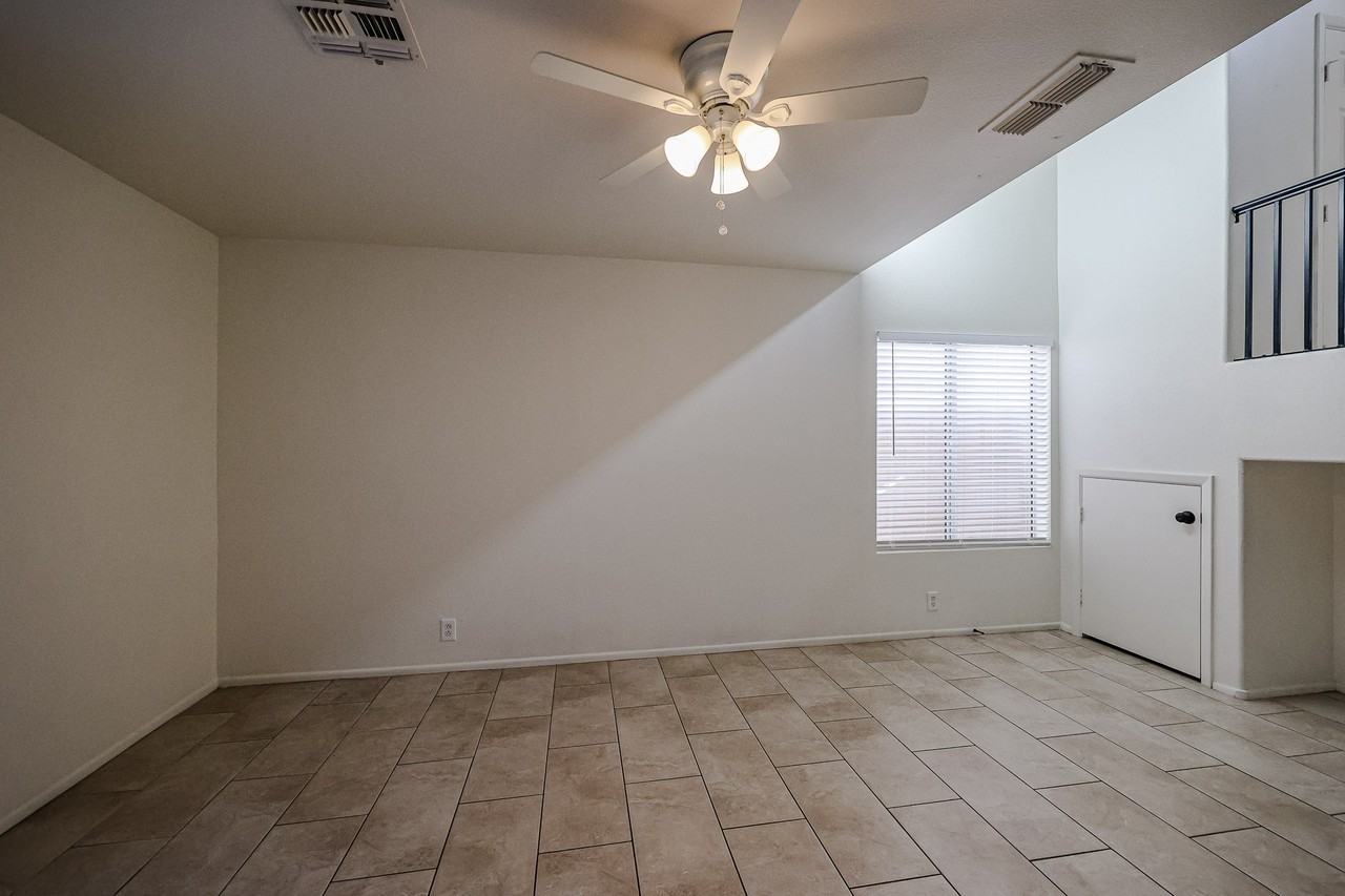 4138 W Charter Oak Rd - Photo 5 of 28