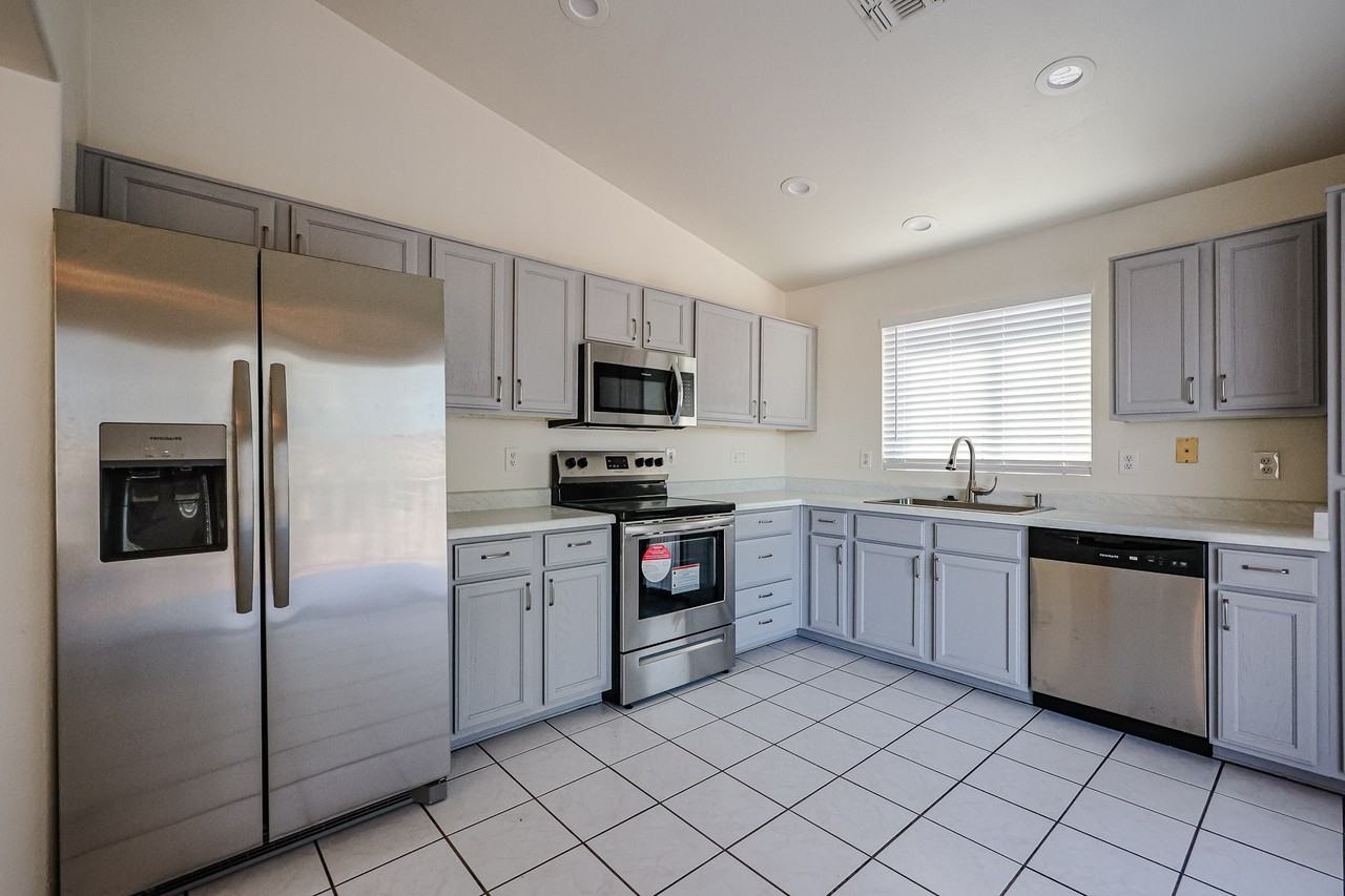 4138 W Charter Oak Rd - Photo 2 of 30