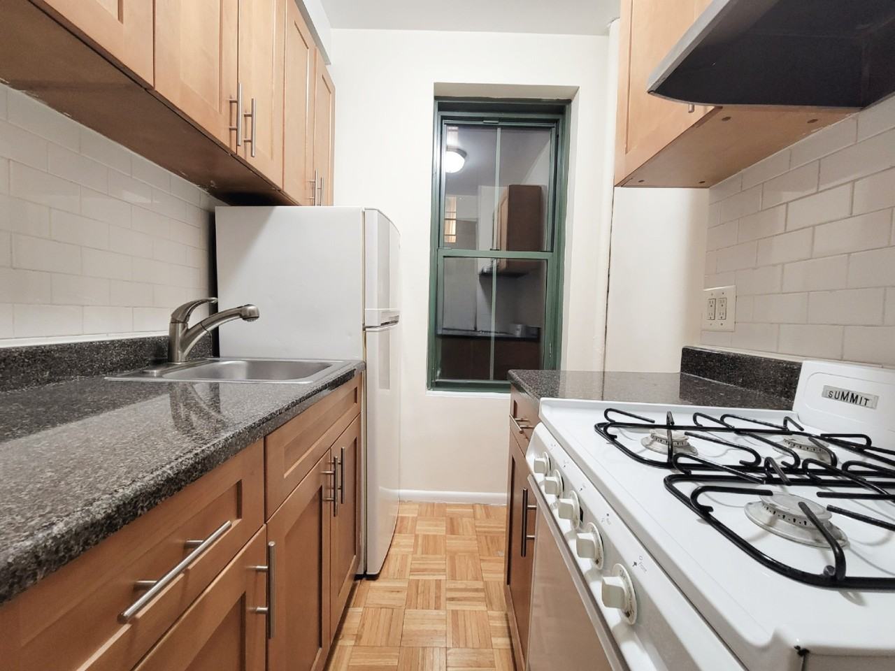 E 79th St #3G - Photo 3 of 4