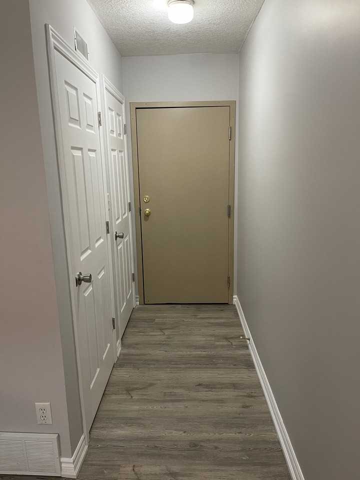 31 Queen Street East #B