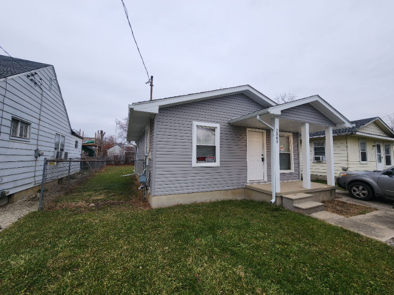 2083 East Schumacher Avenue - Photo 2 of 9