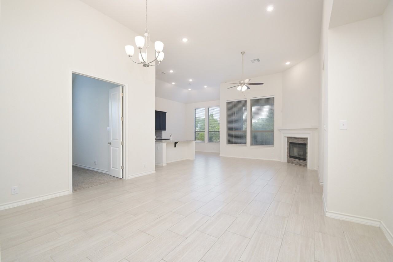 1429 Nicholas Park #NA - Photo 3 of 26