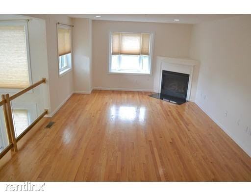 309 America Blvd - Photo 2 of 10