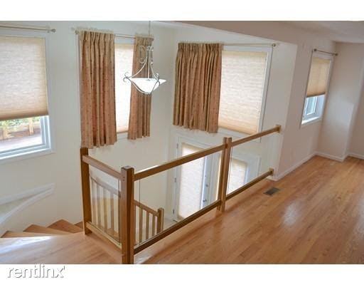 309 America Blvd - Photo 3 of 10