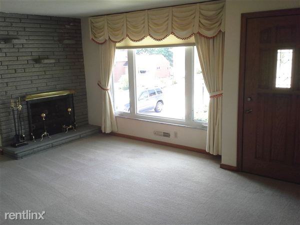 327 Forest Dr - Photo 2 of 15