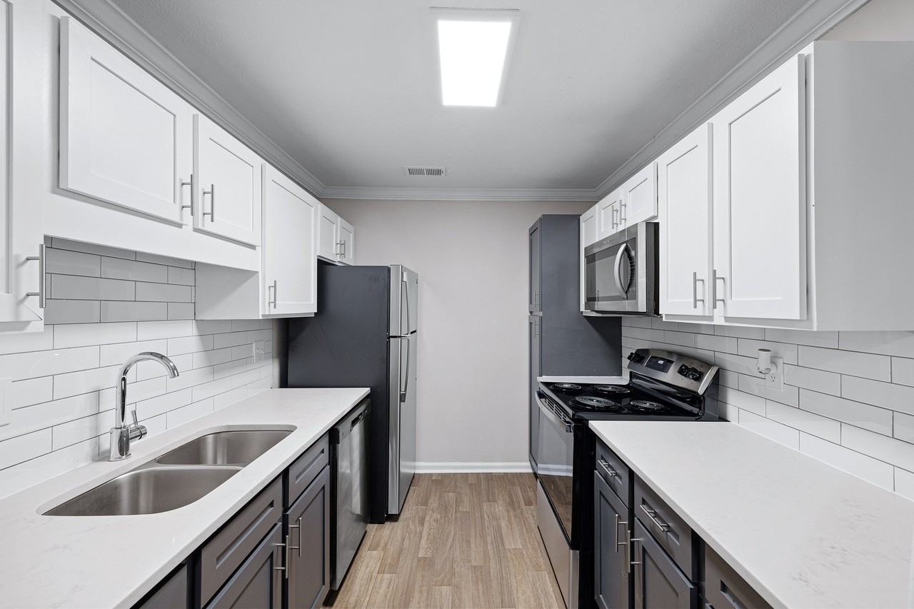 Manchester at Mansell - Photo 4 of 27