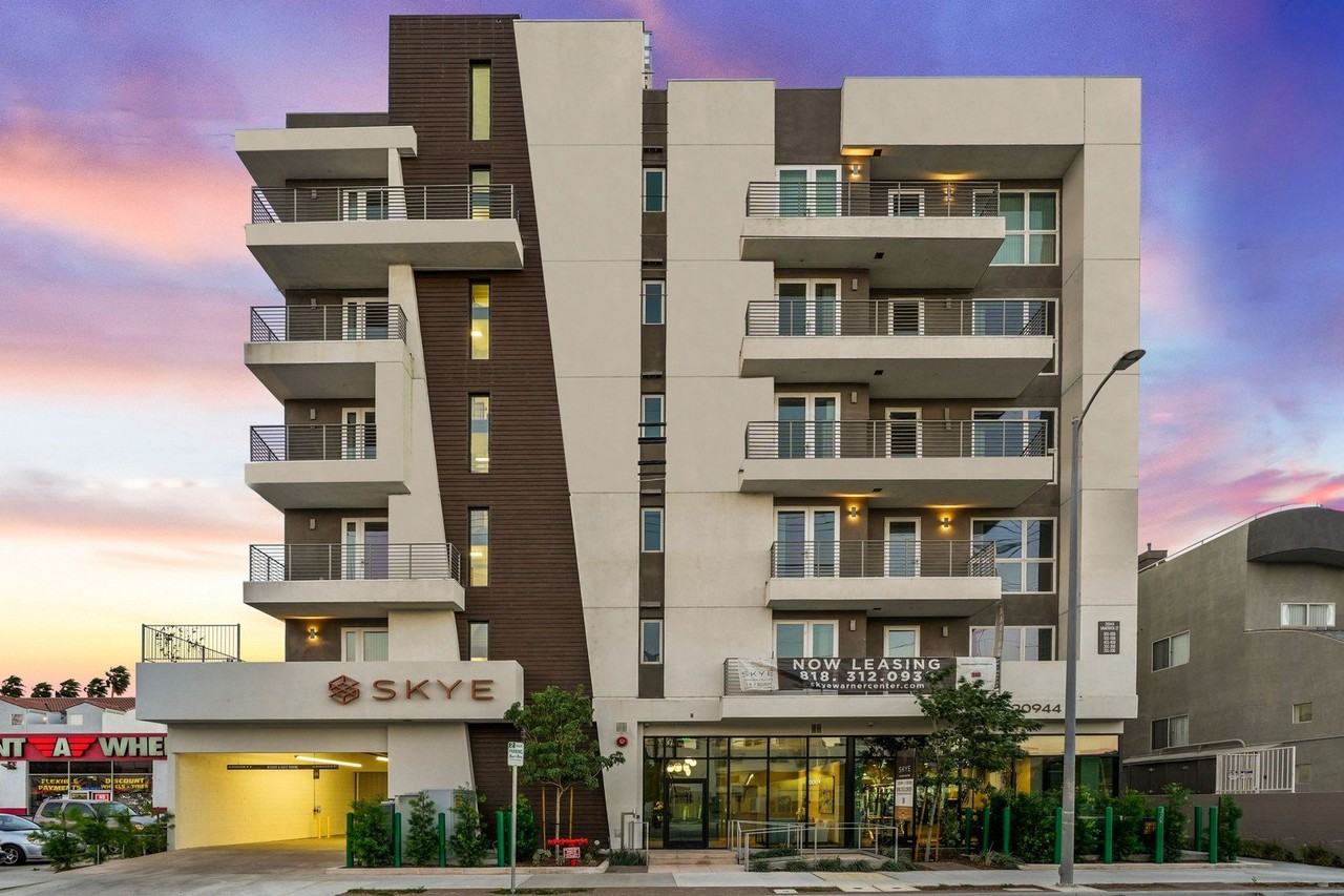 Skye at Warner Center - Photo 7 of 26