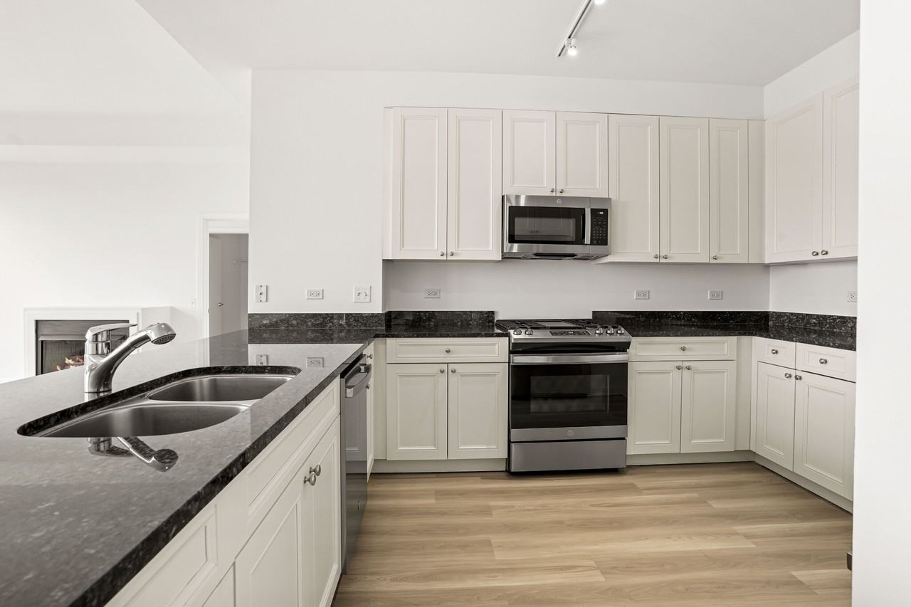 730 S Clark St #2-2-5PH - Photo 6 of 26