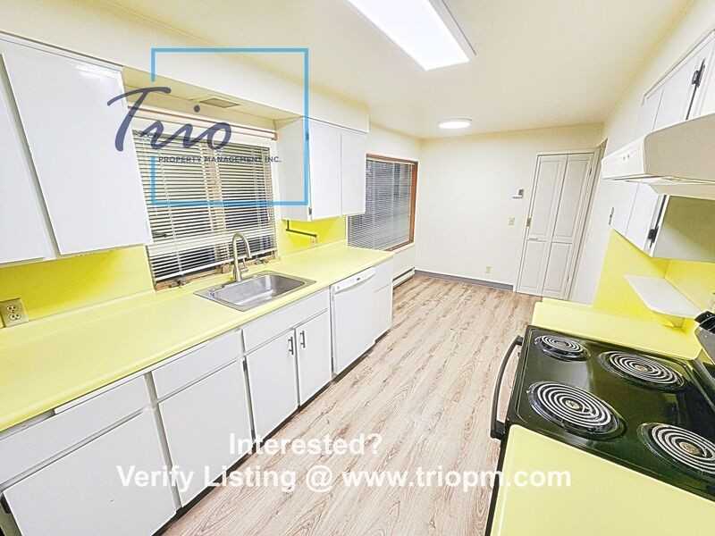 3285 Harris St - Photo 2 of 17