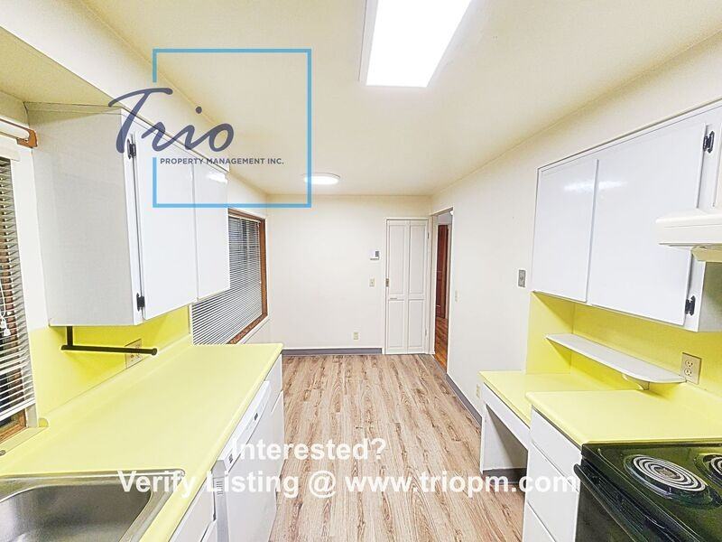 3285 Harris St - Photo 3 of 17