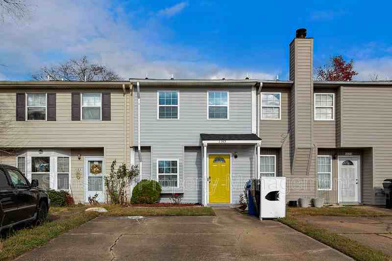 1145 Old Clubhouse Rd, Virginia Beach, VA 23453 2 Bedroom House for
