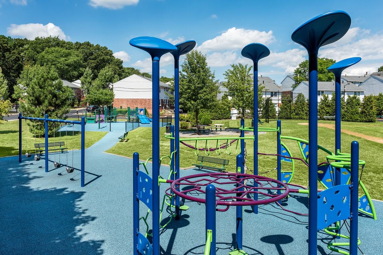 Stony Brook Commons - Photo 7 of 36