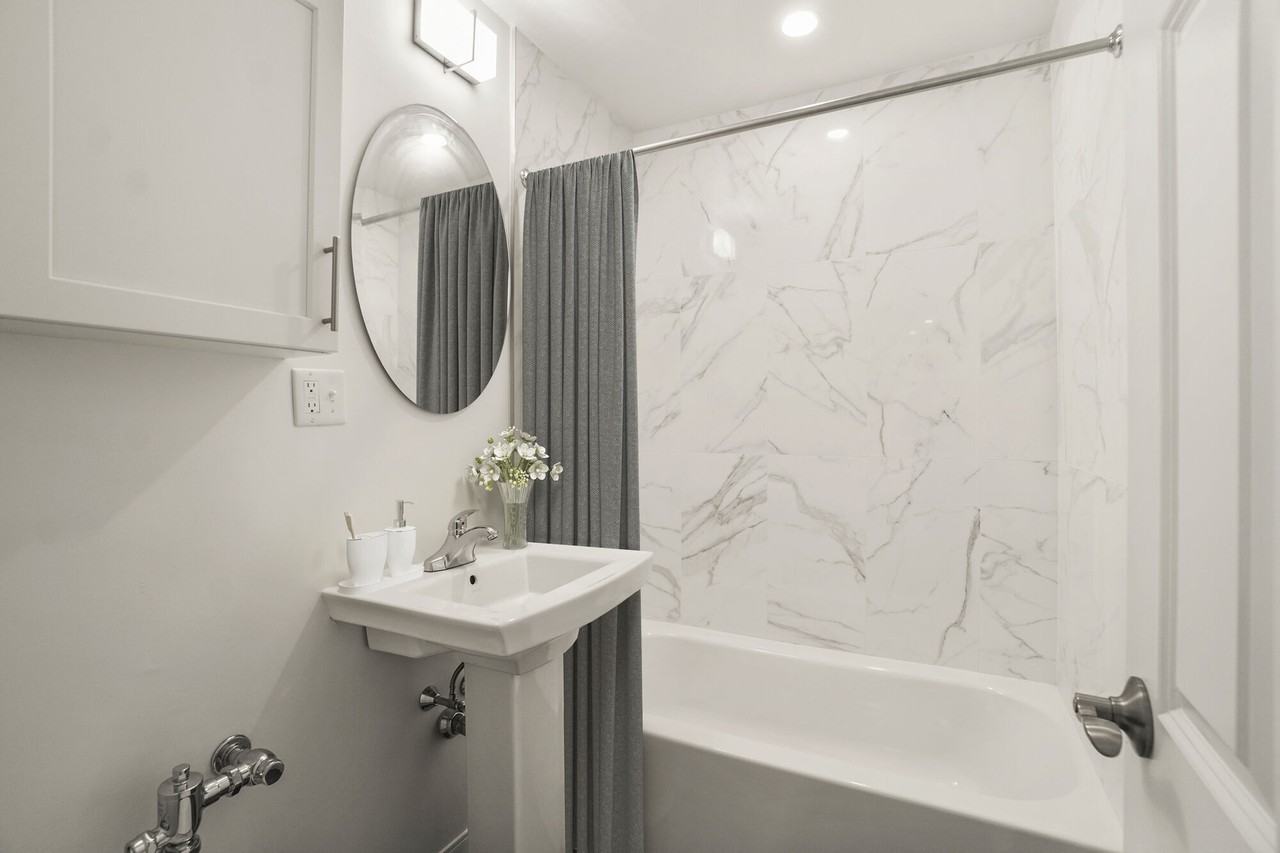 Camelot Court - Photo 5 of 52