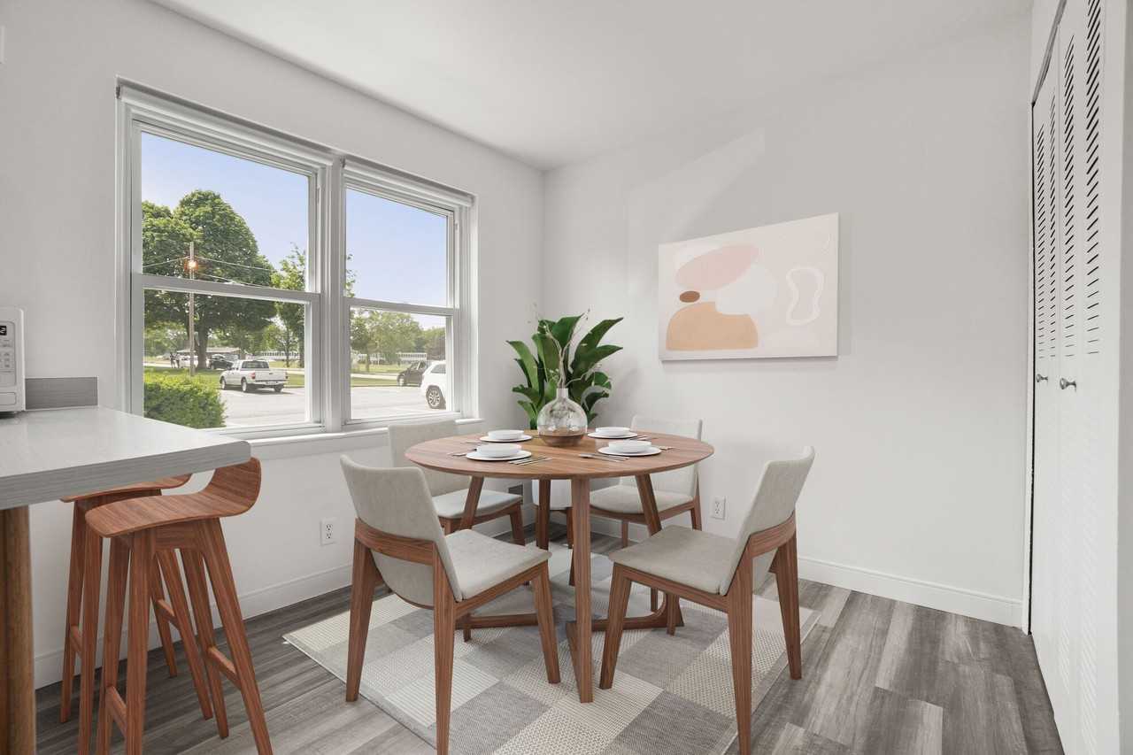 Greenwoods - Photo 3 of 28