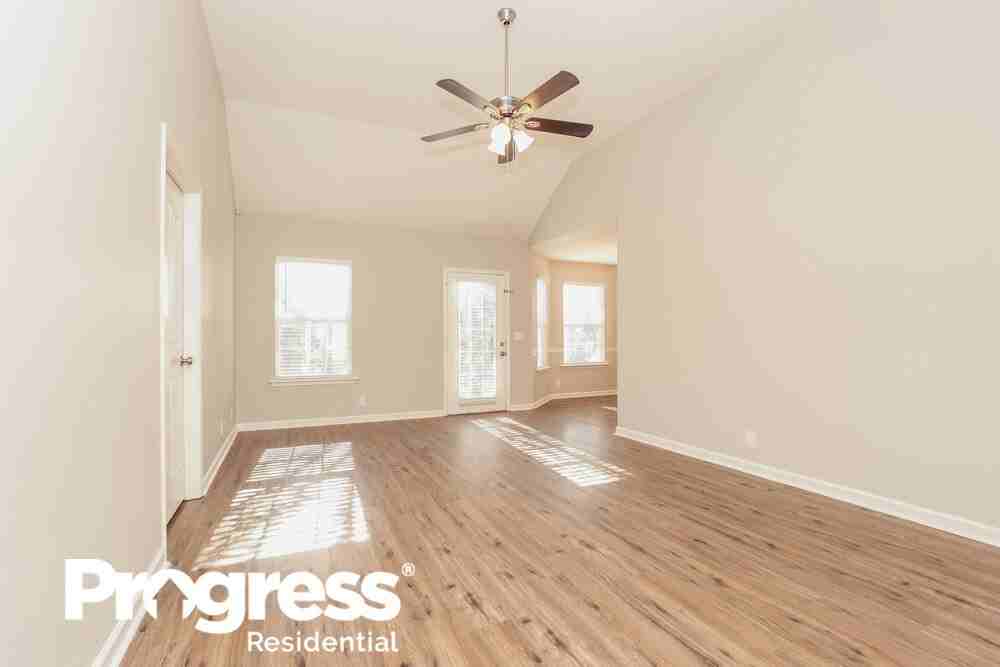 7208 Legacy Dr - Photo 3 of 16