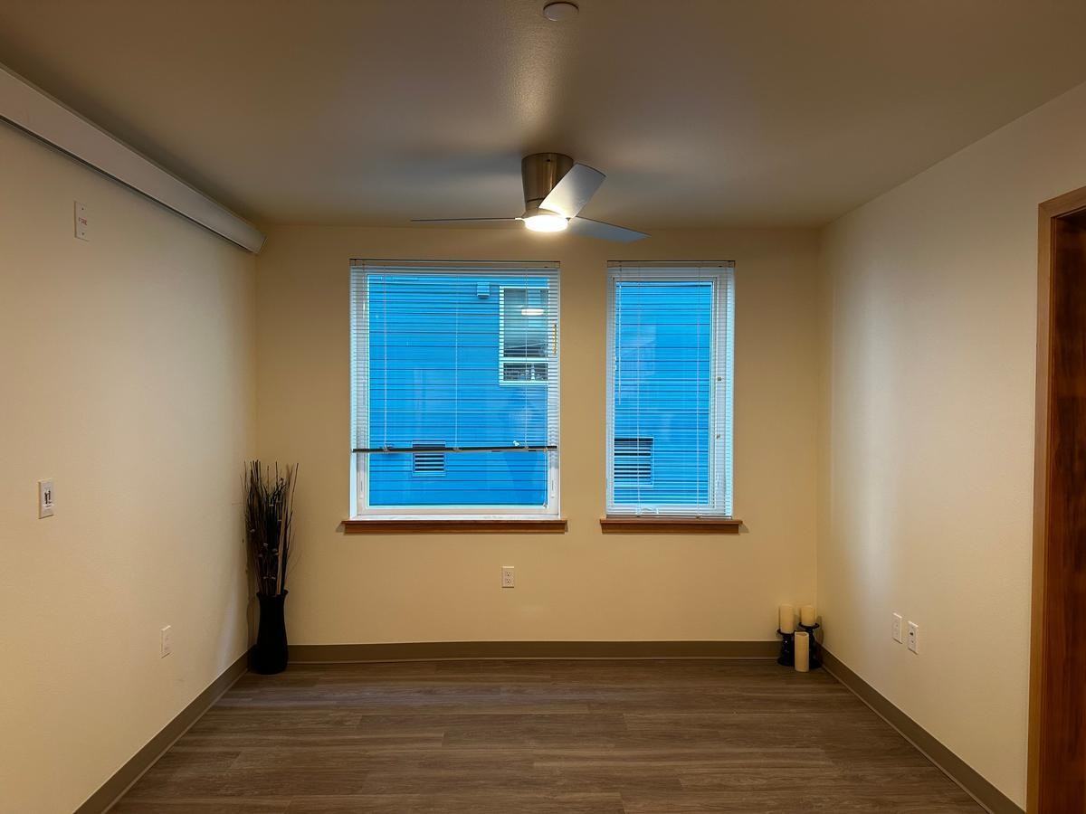 916 N 143rd St - Photo 4 of 21