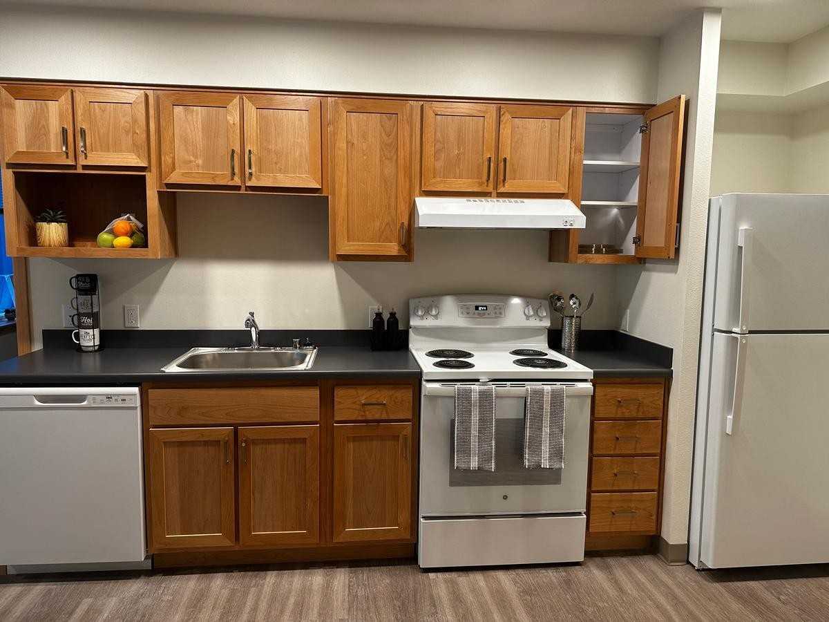 916 N 143rd St - Photo 7 of 21