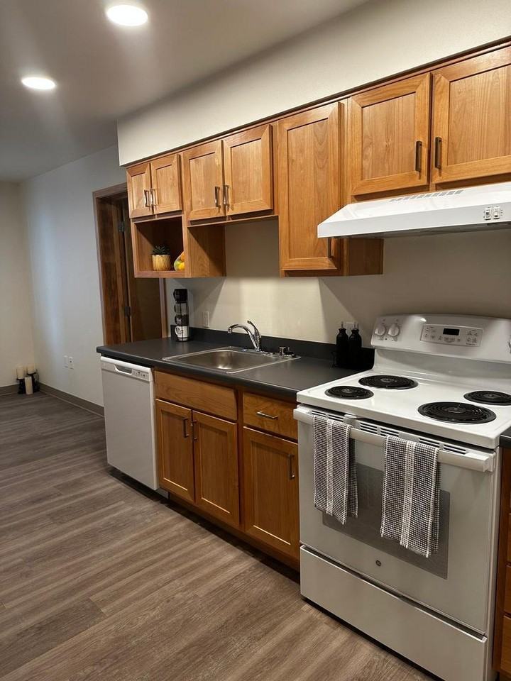 916 N 143rd St - Photo 2 of 21