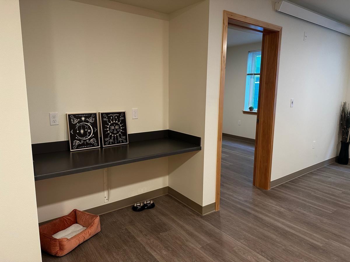 916 N 143rd St - Photo 4 of 21