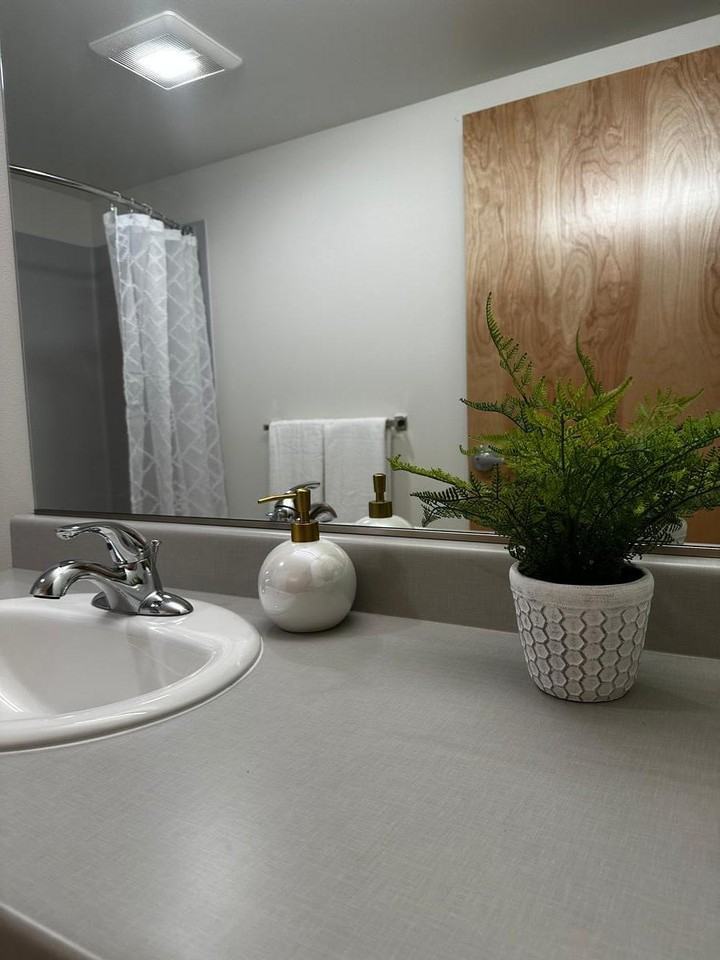 916 N 143rd St - Photo 6 of 21