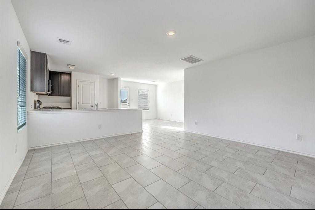 10821 Sw 22nd St - Photo 4 of 17