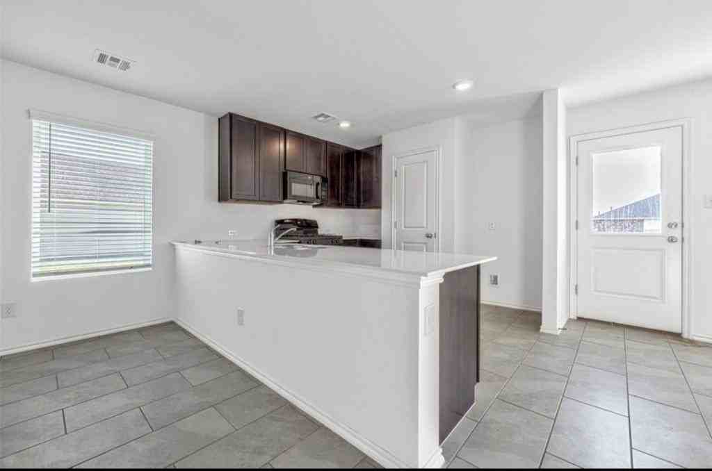 10821 Sw 22nd St - Photo 5 of 17