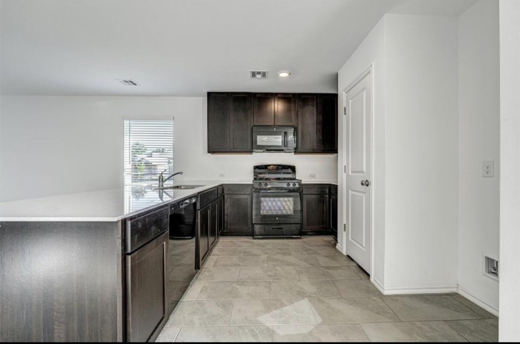 10821 Sw 22nd St - Photo 6 of 17