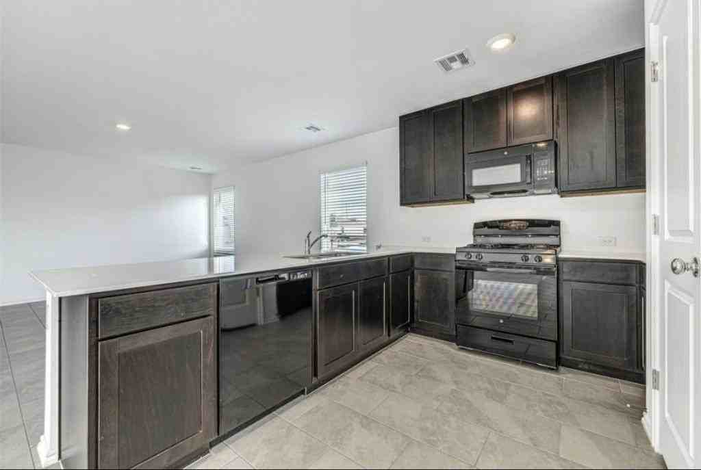 10821 Sw 22nd St - Photo 7 of 17