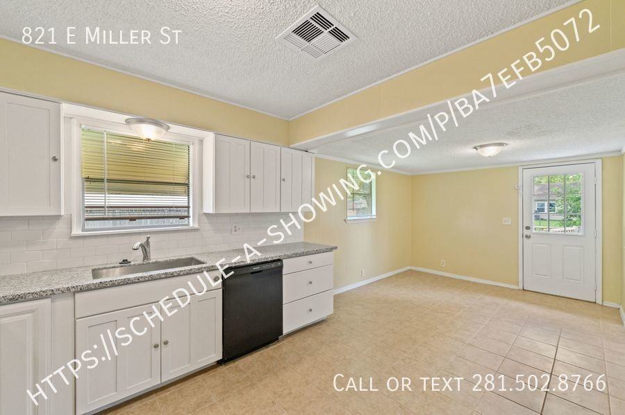 821 E Miller St - Photo 5 of 17