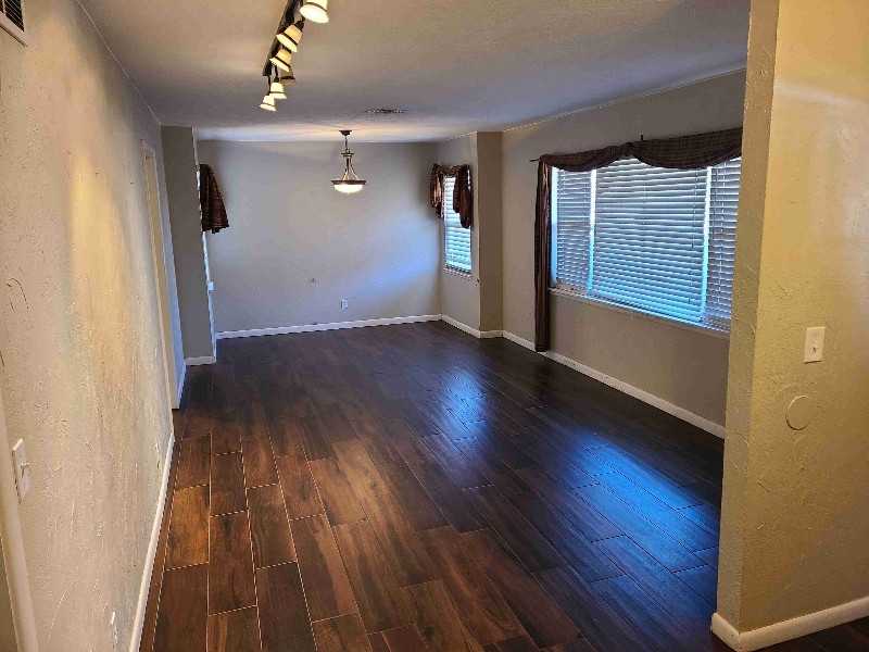 2152 Huntleigh Dr - Photo 3 of 22