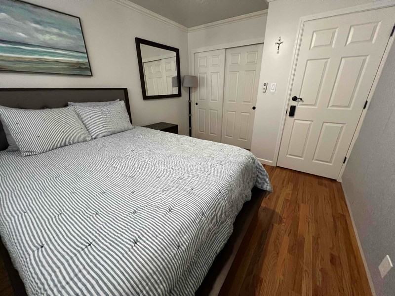 5001 Whitney Avenue - Photo 5 of 11