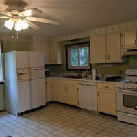 114 Spring St - Photo 2 of 5