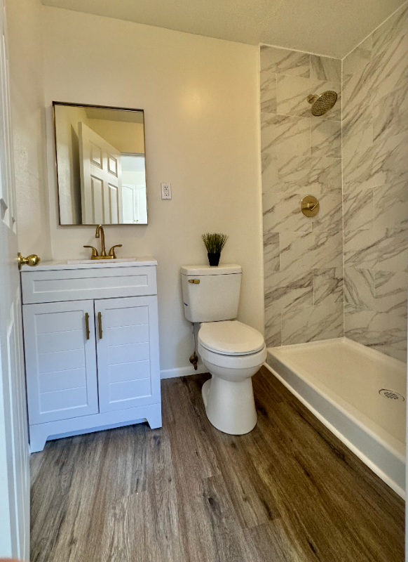 938 E 12th St #938 - Photo 2 of 11