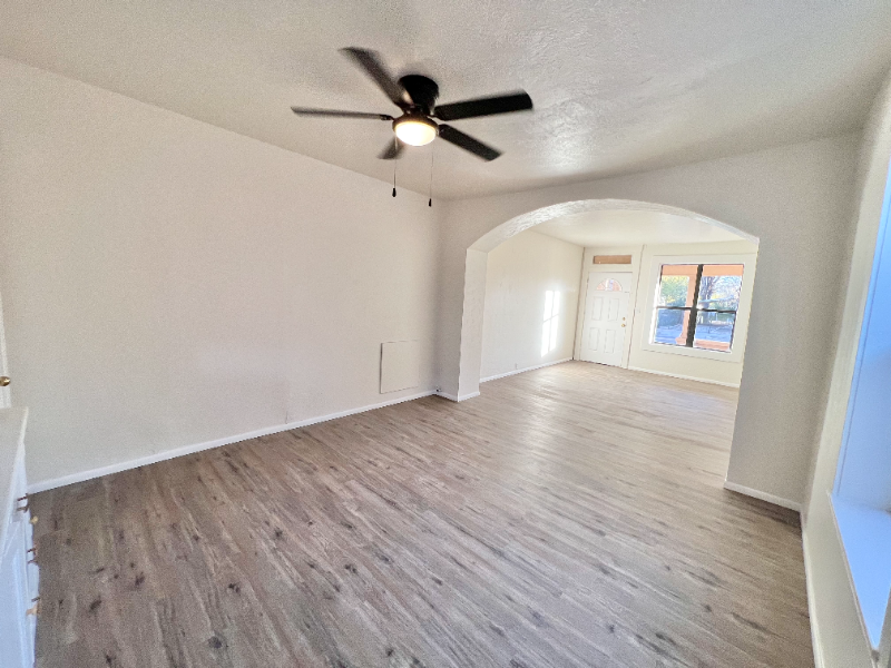 938 E 12th St #938 - Photo 3 of 11