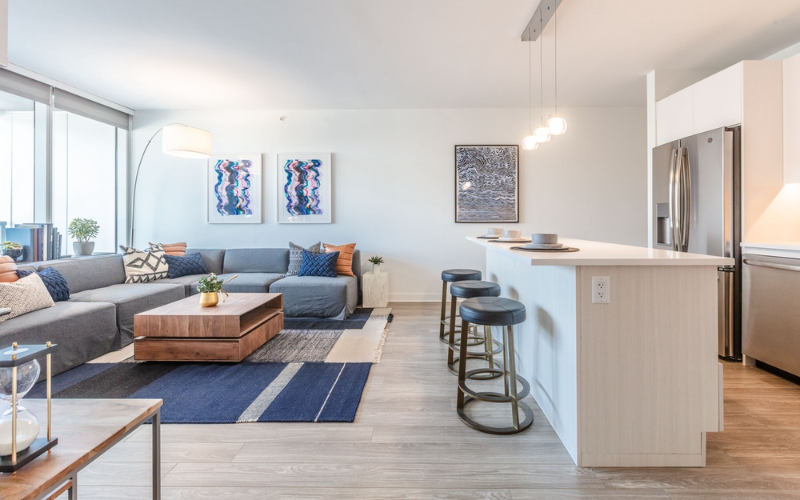 2357 N Lincoln Ave - Photo 2 of 9