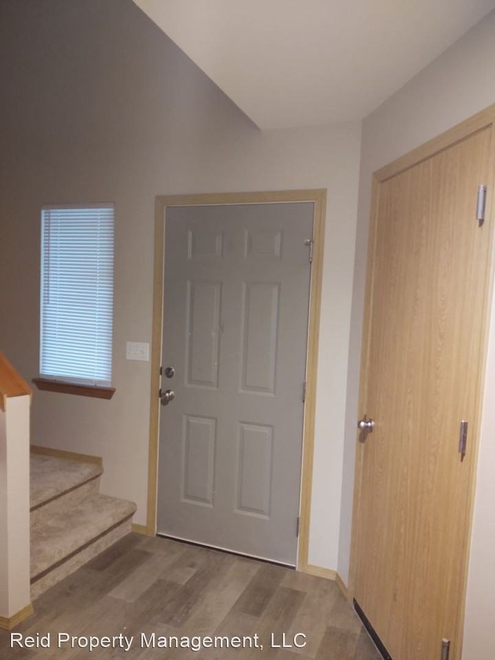 1026 & 1028 Pearl Street - Photo 2 of 26