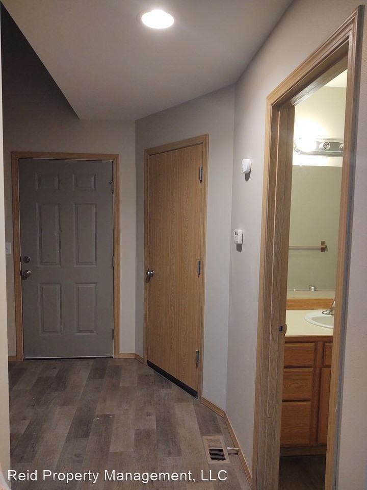 1026 & 1028 Pearl Street - Photo 3 of 26