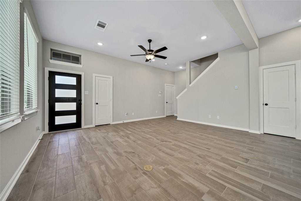 111 Red Cascade Ct - Photo 3 of 43