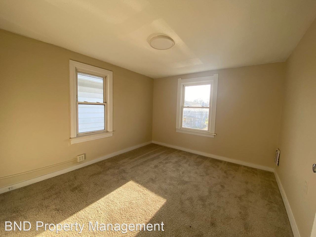 512 W 3rd St - Photo 2 of 7