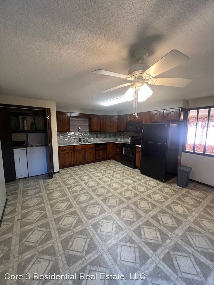 2427 Austin Dr - Photo 3 of 9