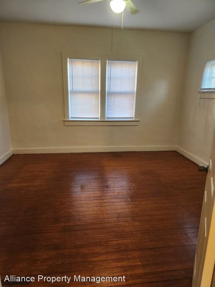 711 Putnam St - Photo 3 of 8