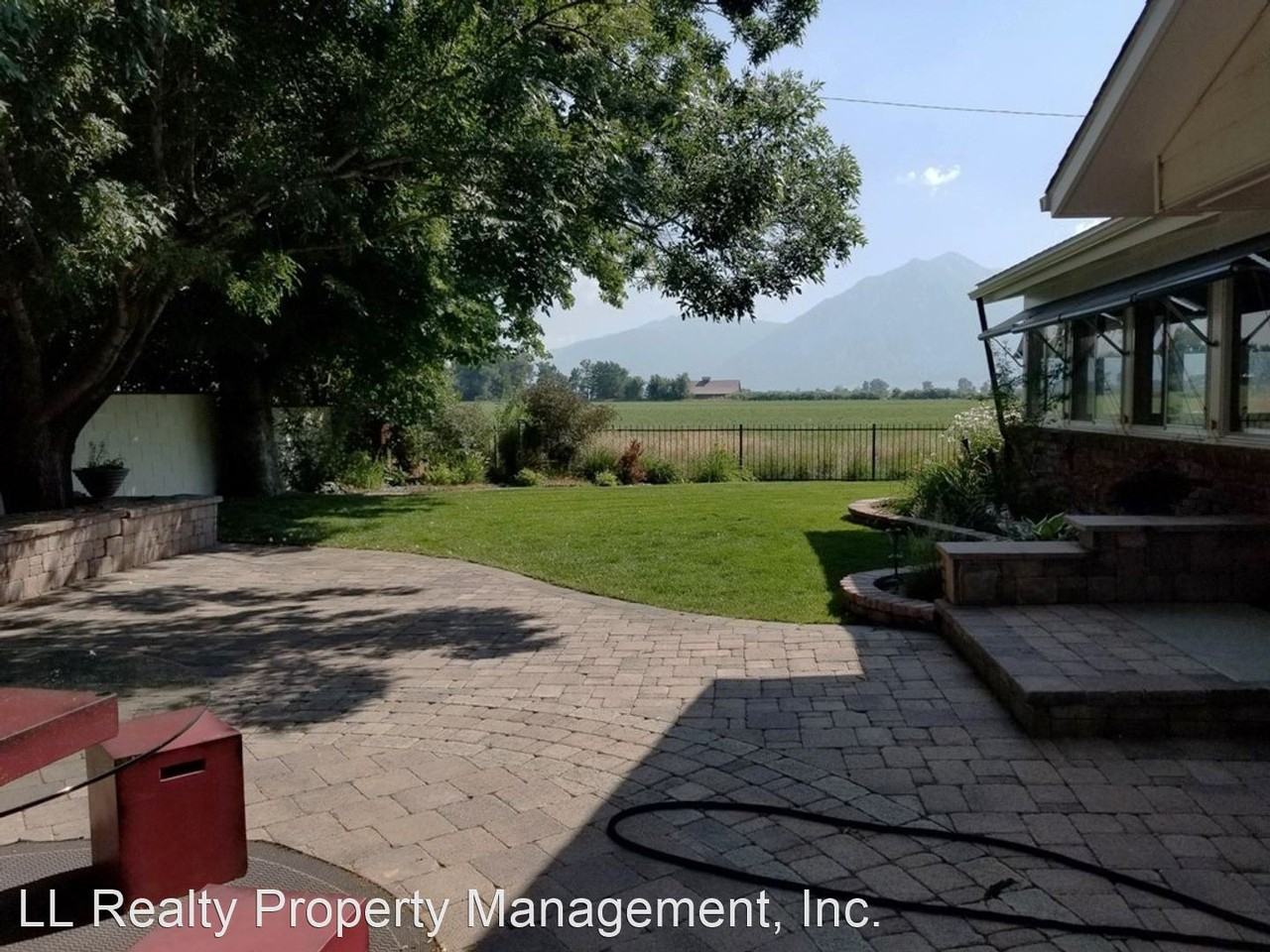 1585 8th St - Photo 2 of 26