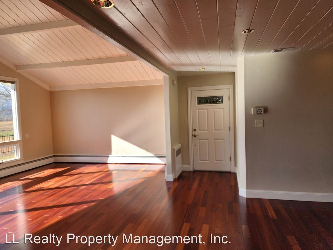 1585 8th St - Photo 3 of 26