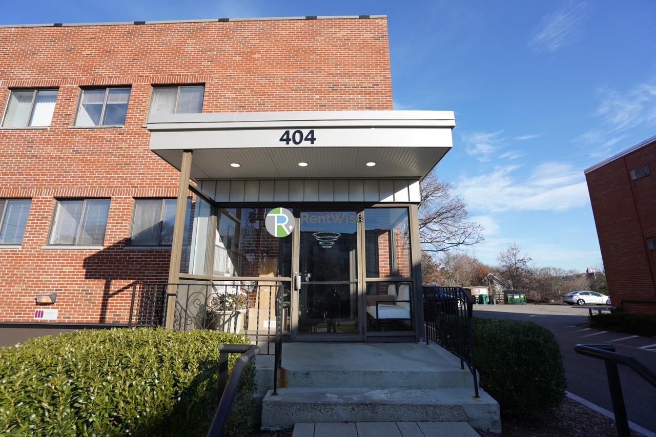 404 Langley Rd #301 - Photo 4 of 8